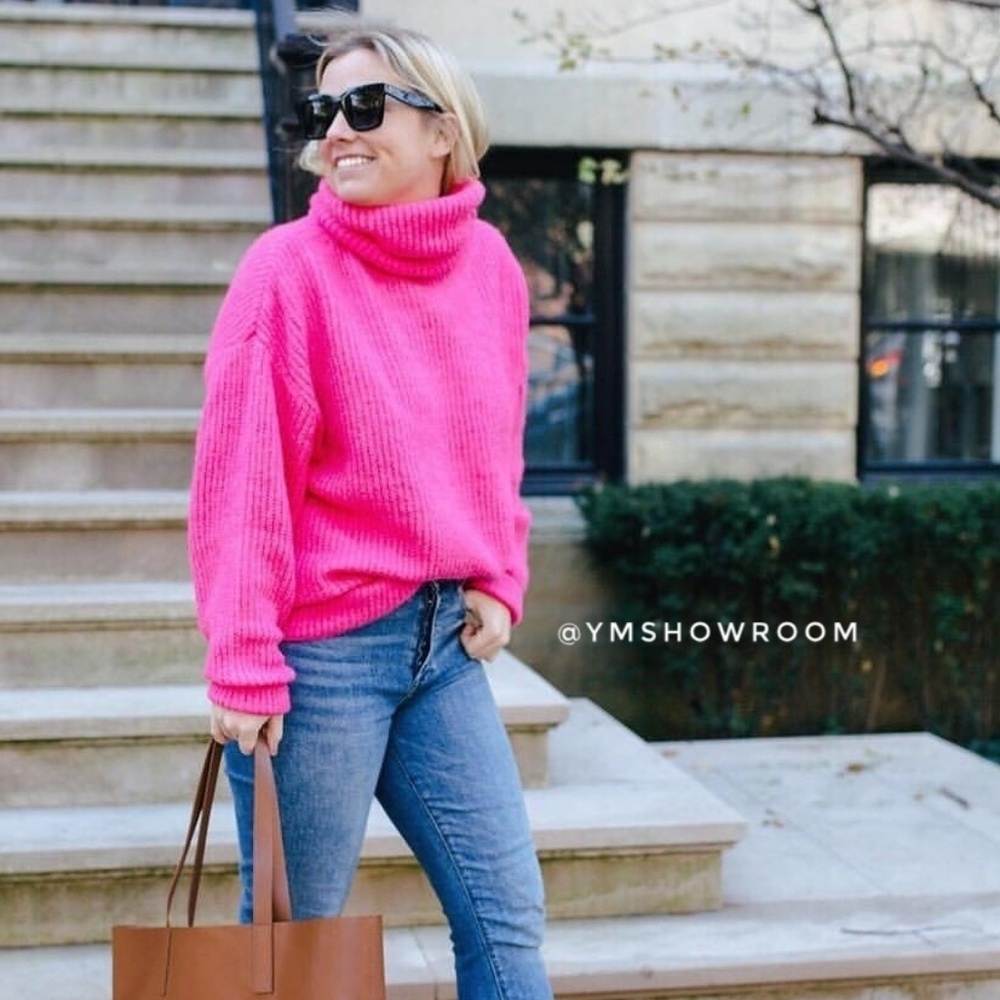 🔥1 Left🔥Oversized Neon pink turtleneck sweater - Picture 2 of 8